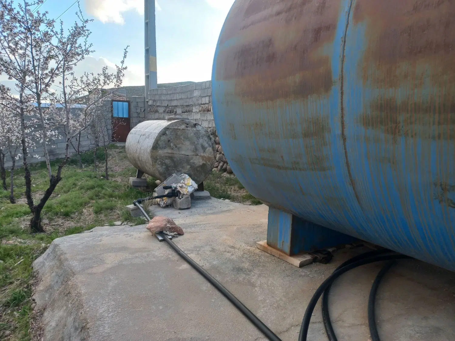 باغ در روستای سرسبز سار