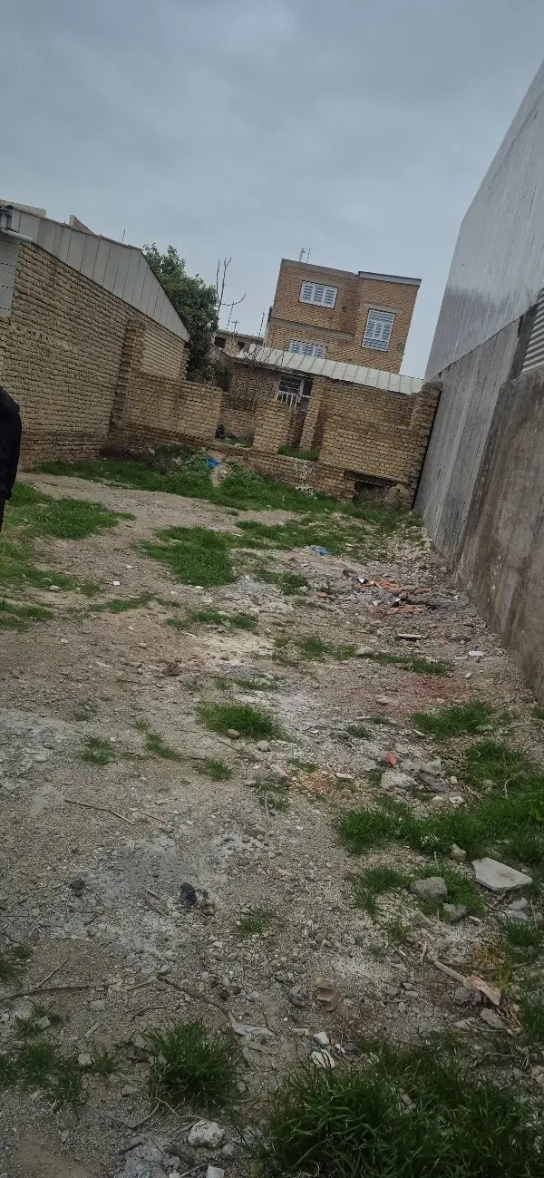 زمین مسکونی ۲۱۰ متر