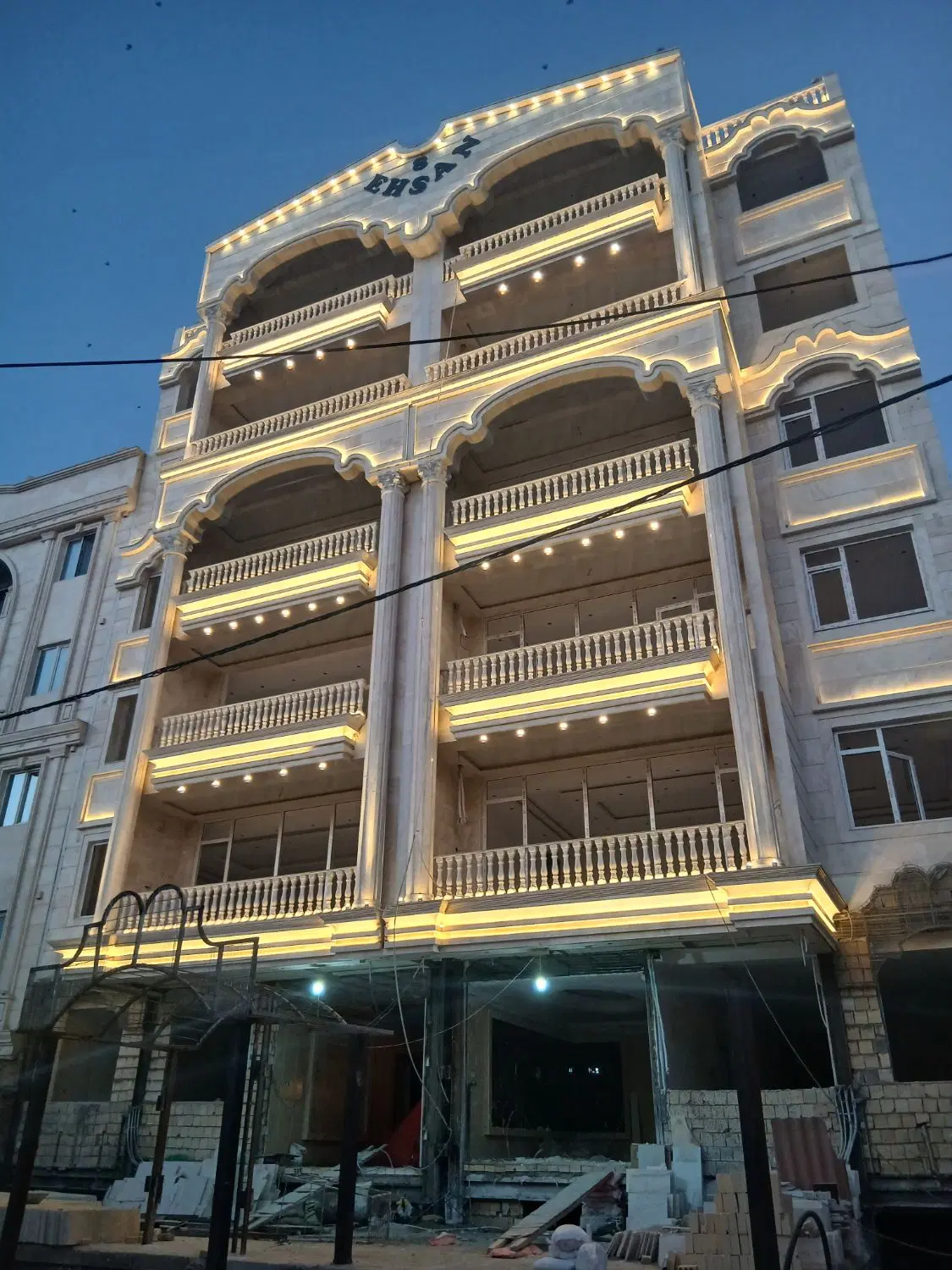 فروش واحد آپارتمان ۱۴۰ متری