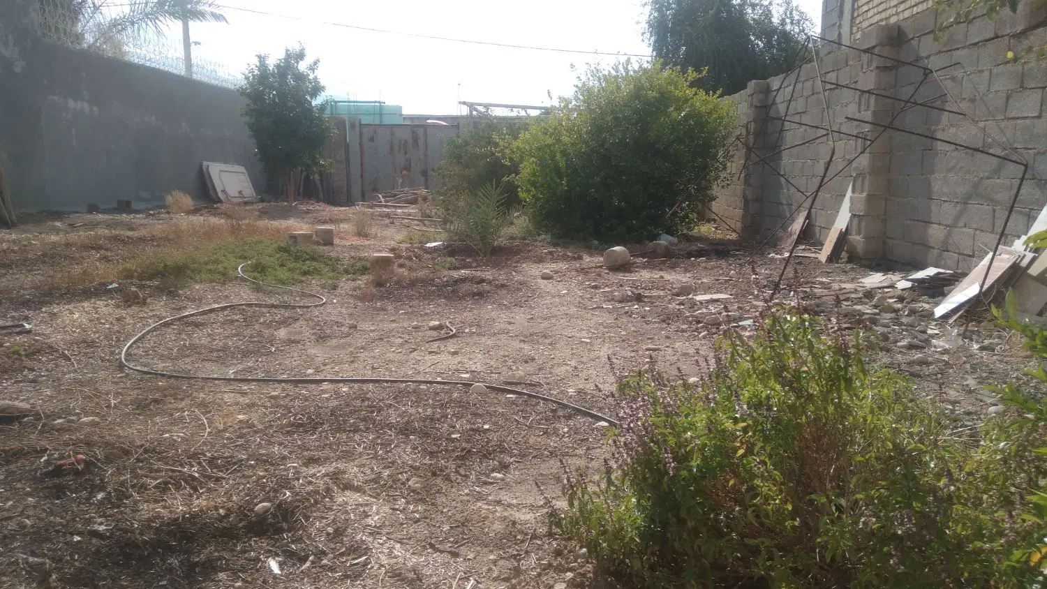 اجاره زمین با دیوار دور و درب۳متری