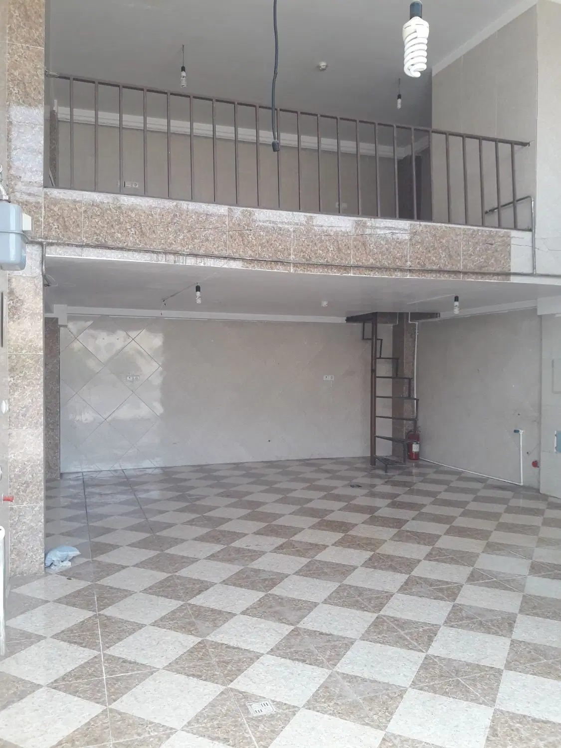 اجاره مغازه دراندیشه ۷۰متر روبروی مجتمع شهریار