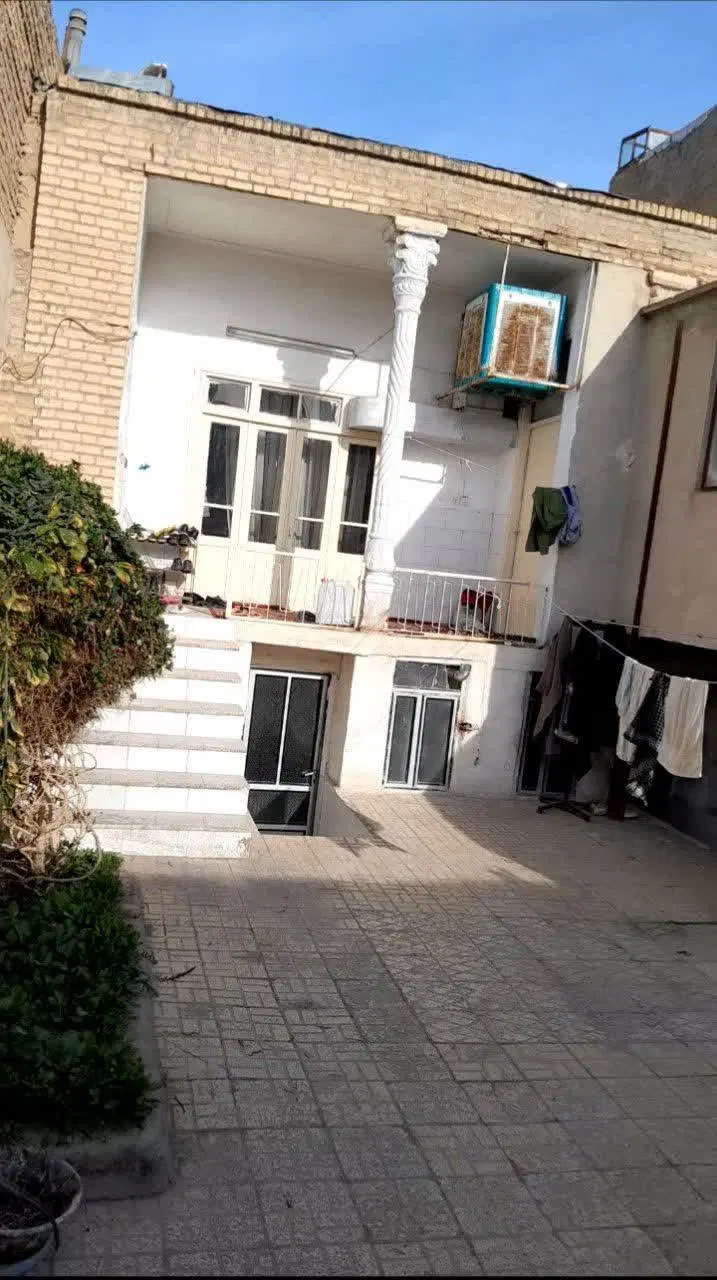 خونه ۱۳۲ متر ۲ طبقه نزدیک حرم قیمت خوب