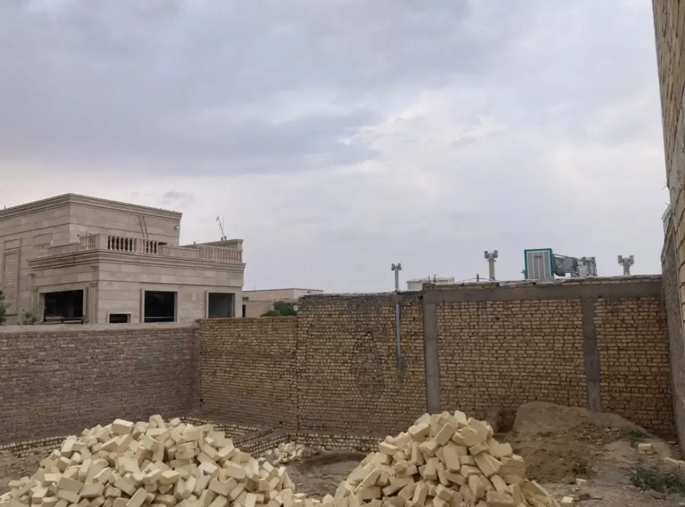 زمین دارای سند تک برگ و پروانه ساخت