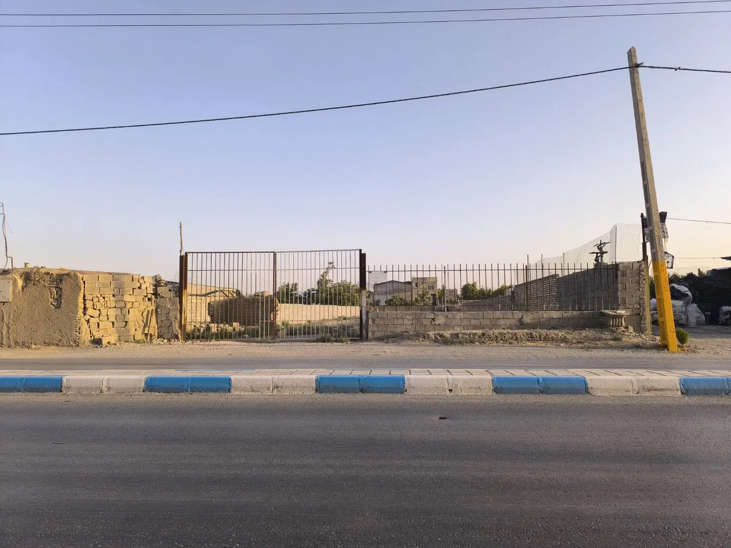 اجاره زمین چهار دیواری  با برق ۳ فاز