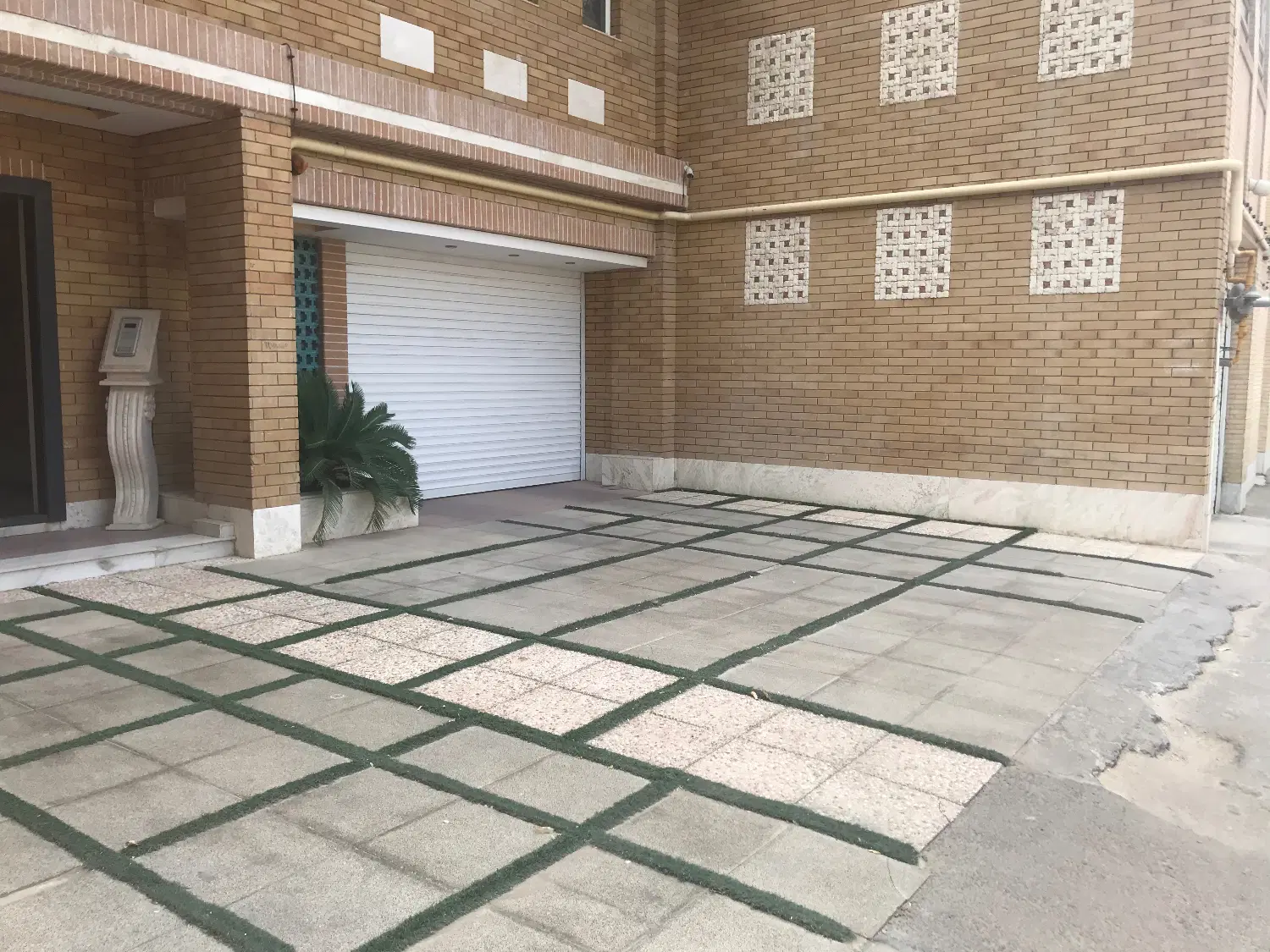آپارتمان طبقه  ۴ با روف گاردن بام و سوییت