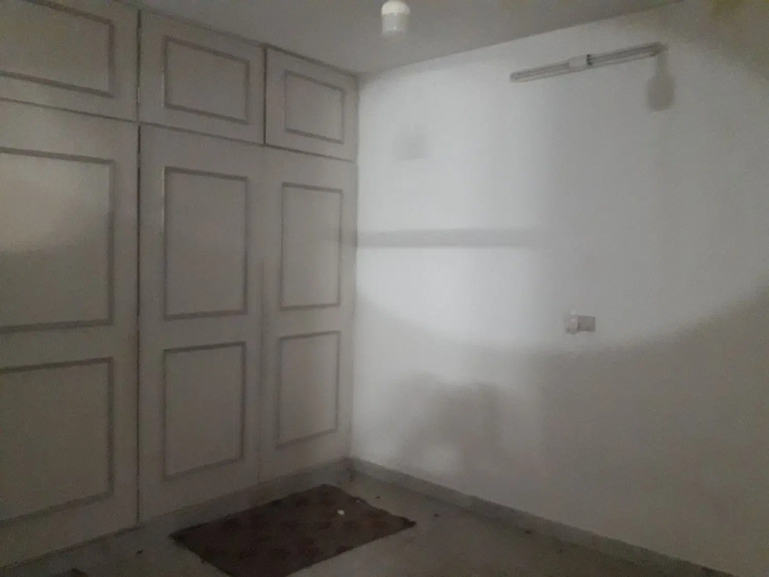 تجاری مسکونی سه طبقه نزدیک میدان شهرداری