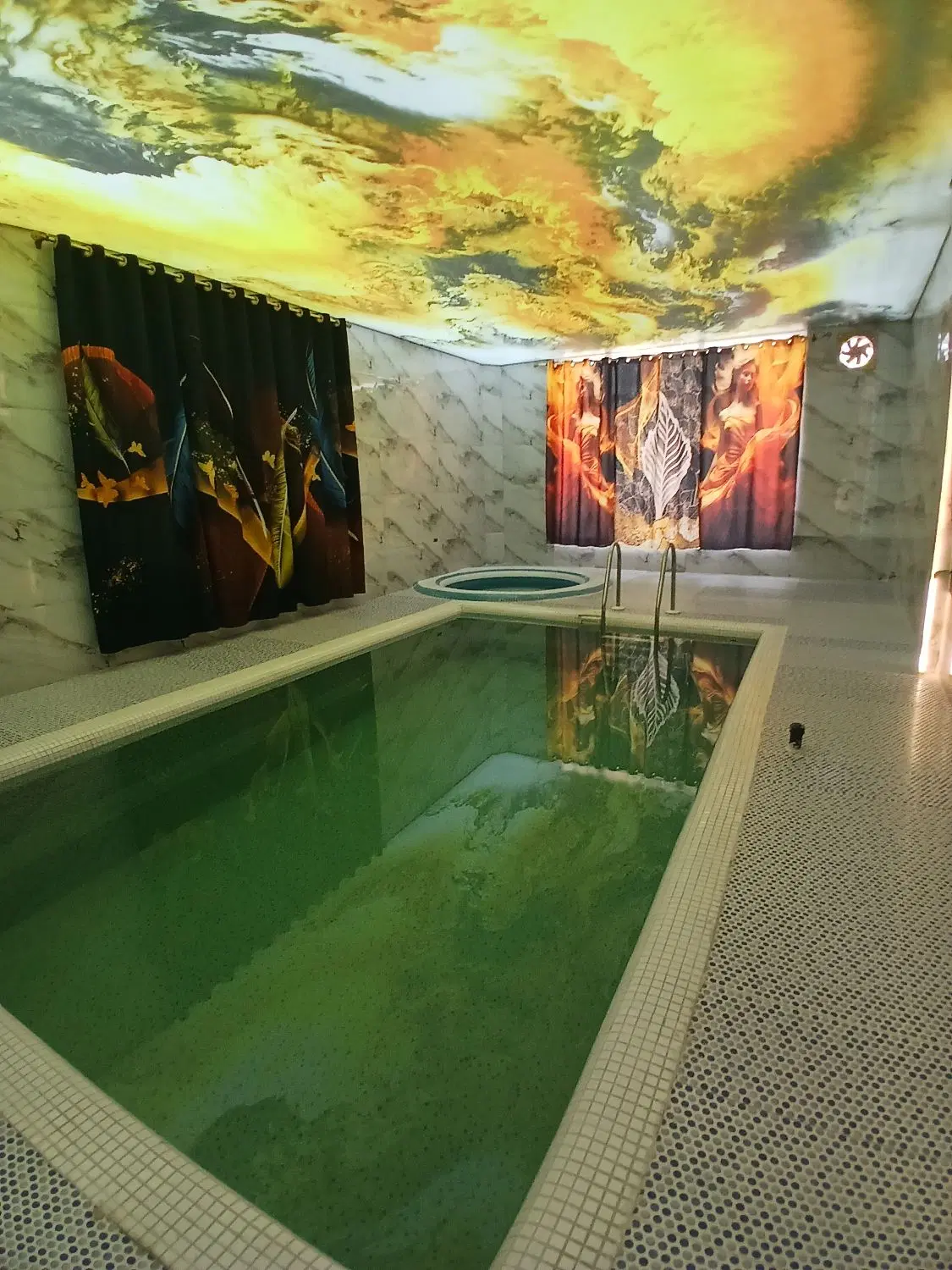 عمارت لاکچری_استخردارجکوزی_داخل آبگرم_امشب خالی