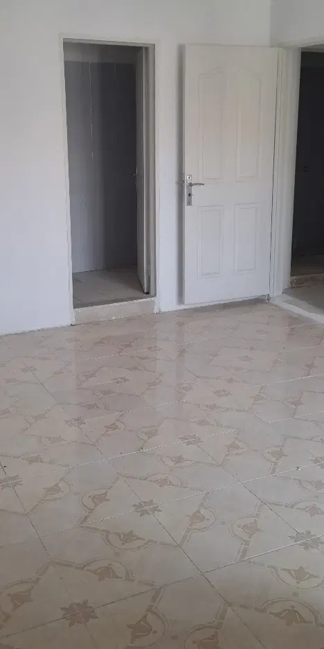 واحد۸۵ مترطبقه ۱ دوخوابه  پارکینگ اختصاصی