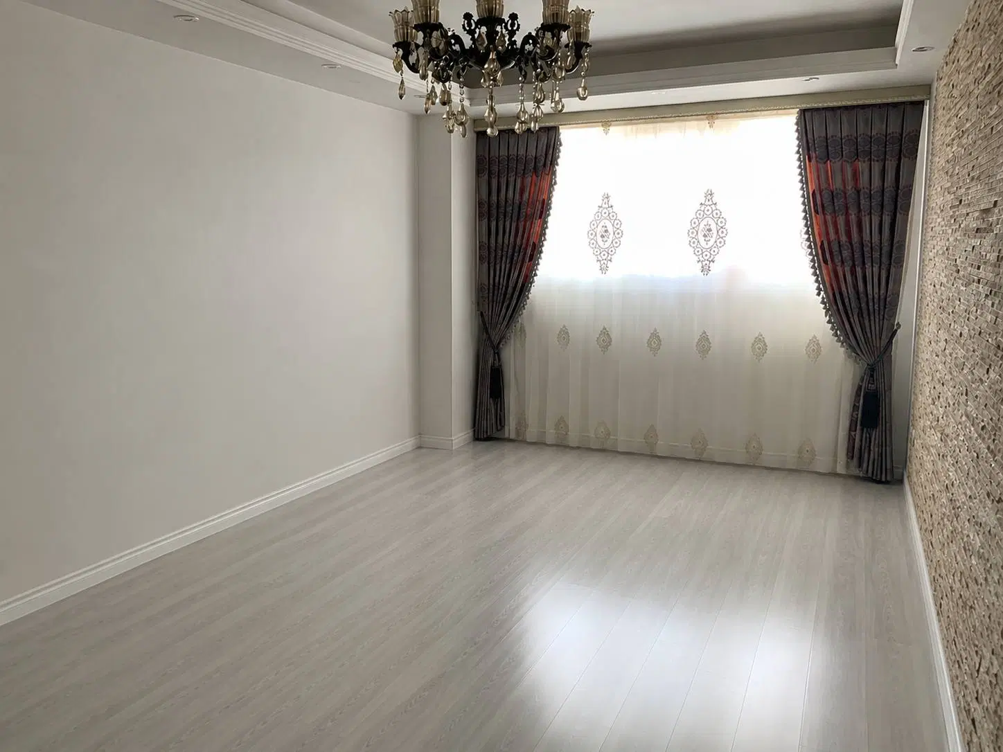 واحد ۵۳ متری نقلی خوش‌ساخت قطران