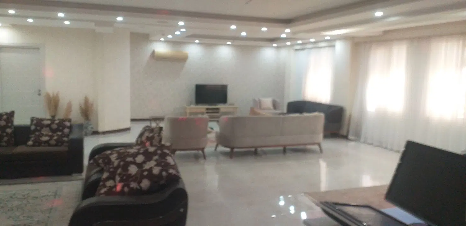 واحد ۱۸۰متری در اصلی کیان اباد