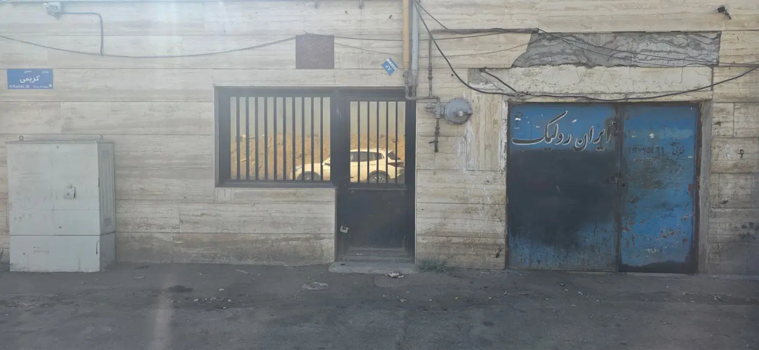 کارگاه صنعتی ۱۳۸ متر ۳۲ امپر برق بهر مترو ازادگان