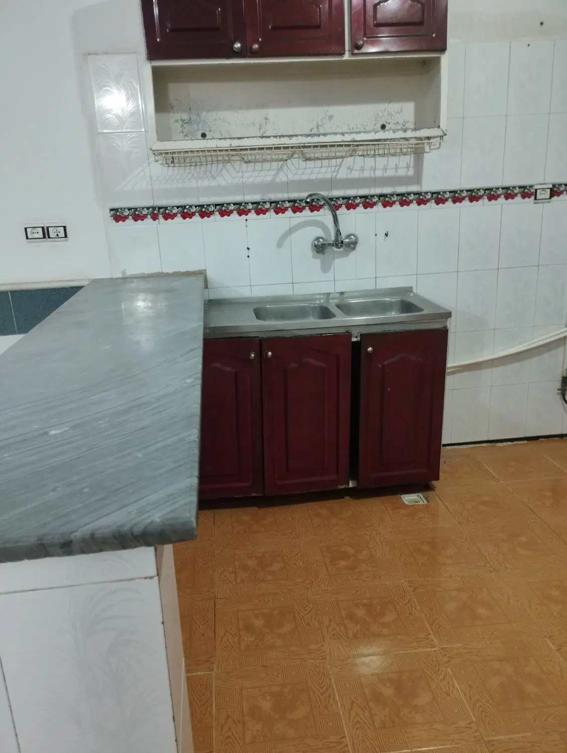 منزل دربست کوچه دومتری خیایان حکمت