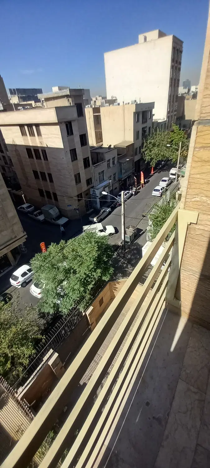 ۵۰ متر با آسانسور و انباری