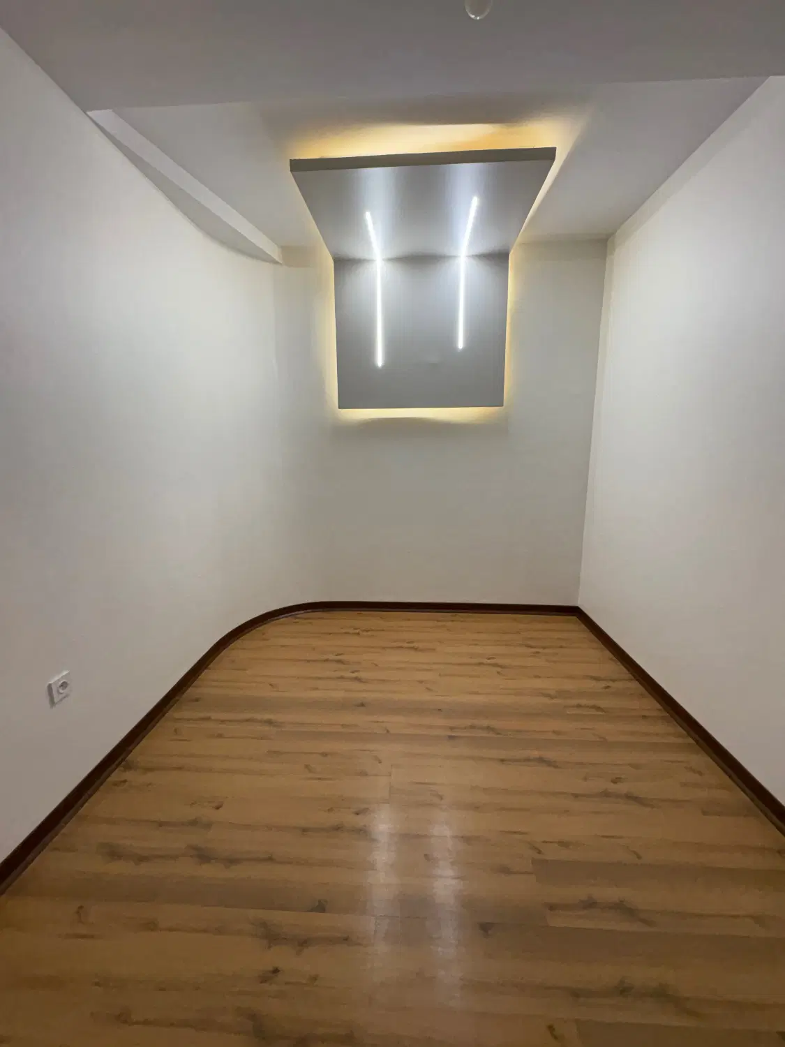 ۷۳متری ۲ خوابه زنبق