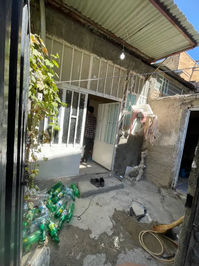حیاط 61 متری حر 8