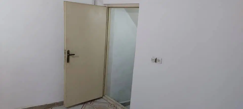 انبار با فضای پارک بزرگ
