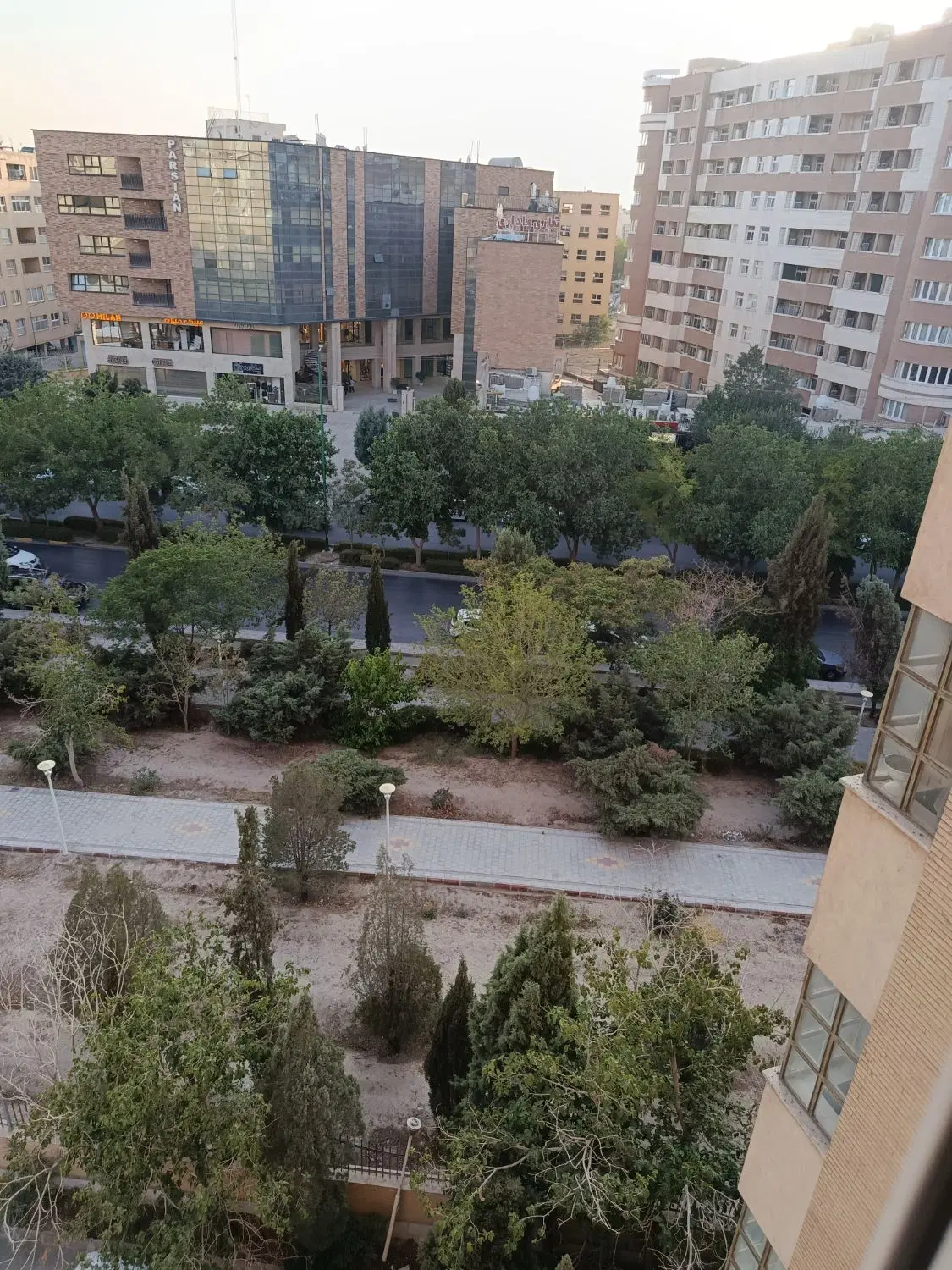 آپارتمان جنوبی.خیابان اشراق شمالی .98متر مربع