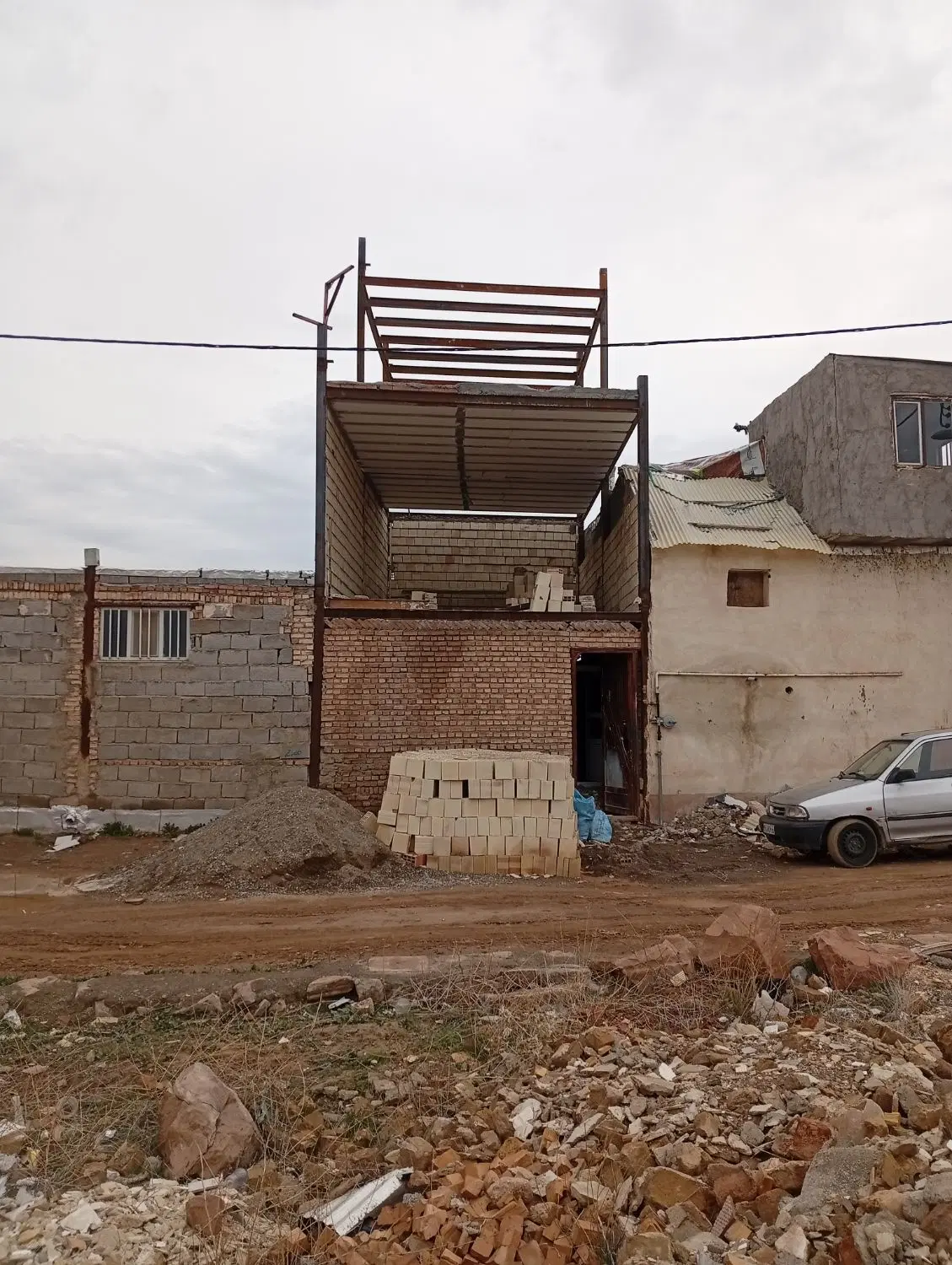 خانه نیمه ساخته