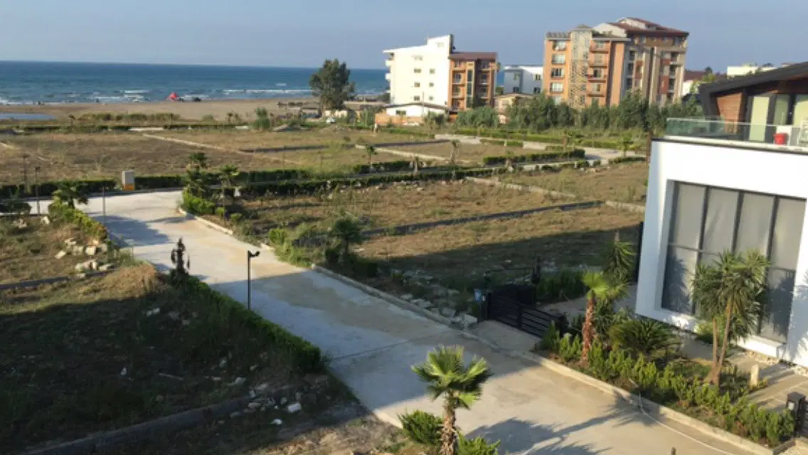 زمین ساحلی در ایزدشهر