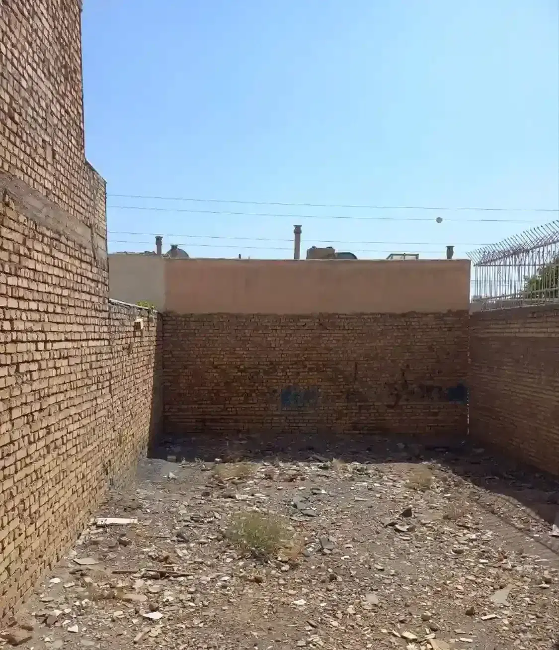 زمین مسکونی  منشیان