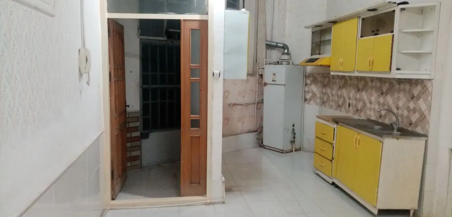 طبقه  همکف یک خواب کف سرامیک ورودی مجزا  ۶۰ متری