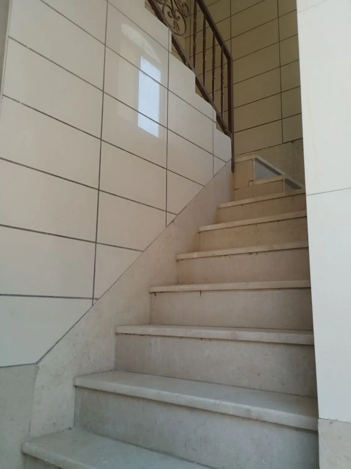 طبقه دوم دوخوابه کوچه 21شریف آباد