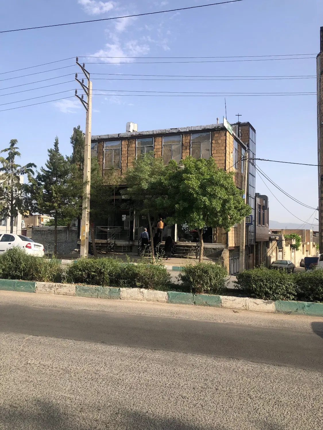 ۱واحد پارکینگدار بر خیابان اصلی بلوار باغ ابریشم