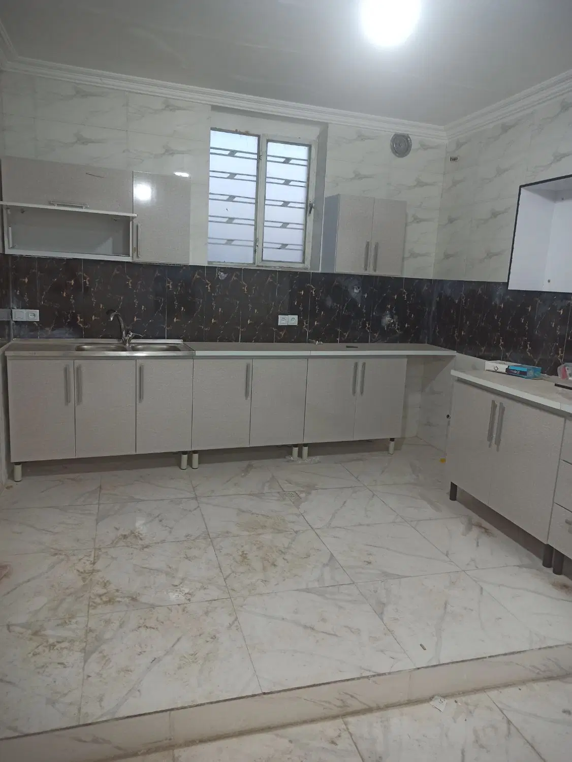 فروش منزل100متری_2خواب کلیدنخورده(بلوار اتحاد ک23)