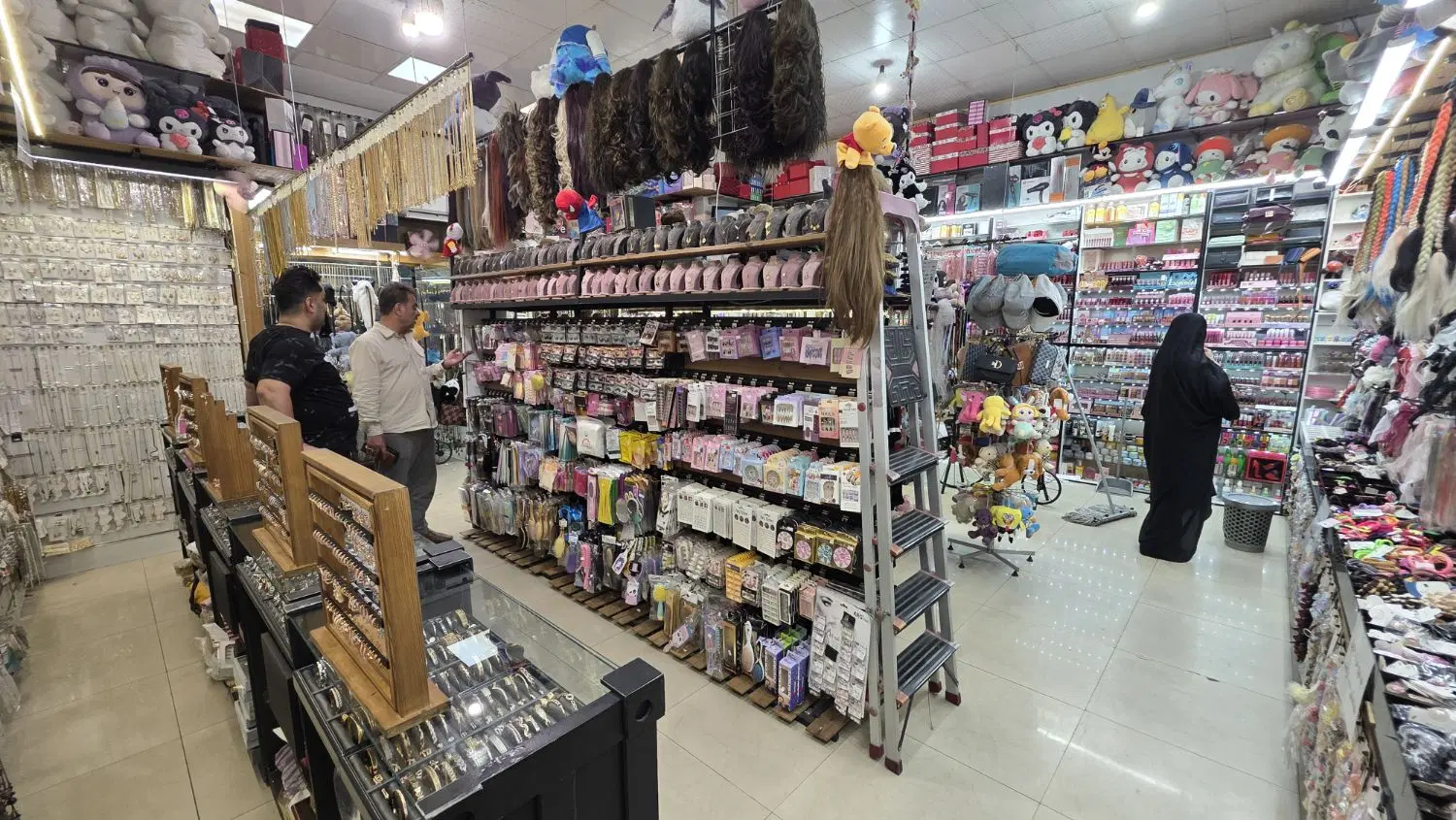 مغازه تجاری واقع در پاساژ زیتون