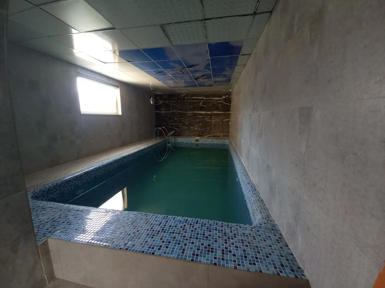 اجاره روزانه استخردار
