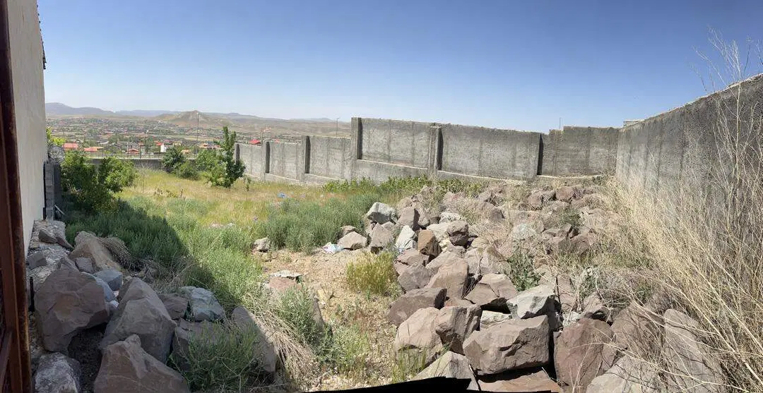 زمین چهار دیواری جهت ساخت ویلا در خوش اب و هواترین