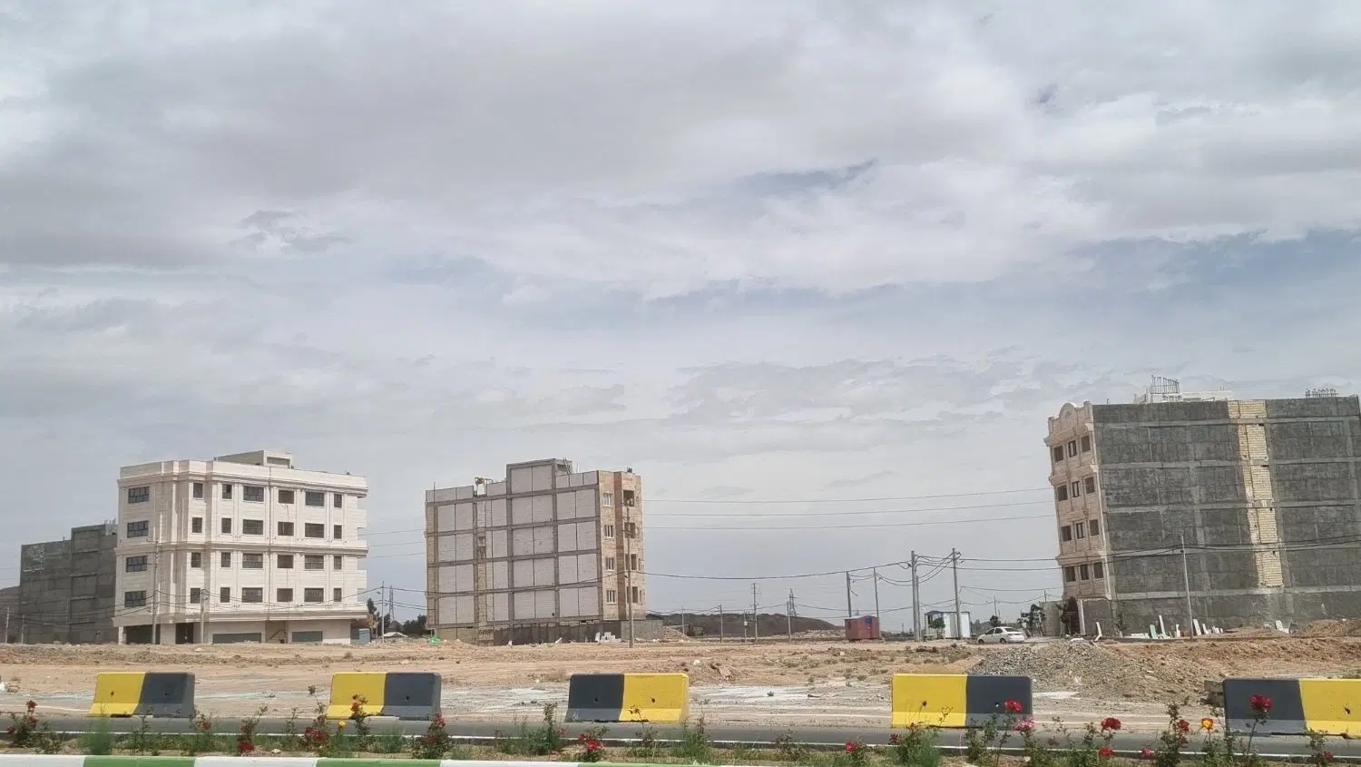 زمین ۲۵۰ متر شمالی ساز شهرک زعفرانیه