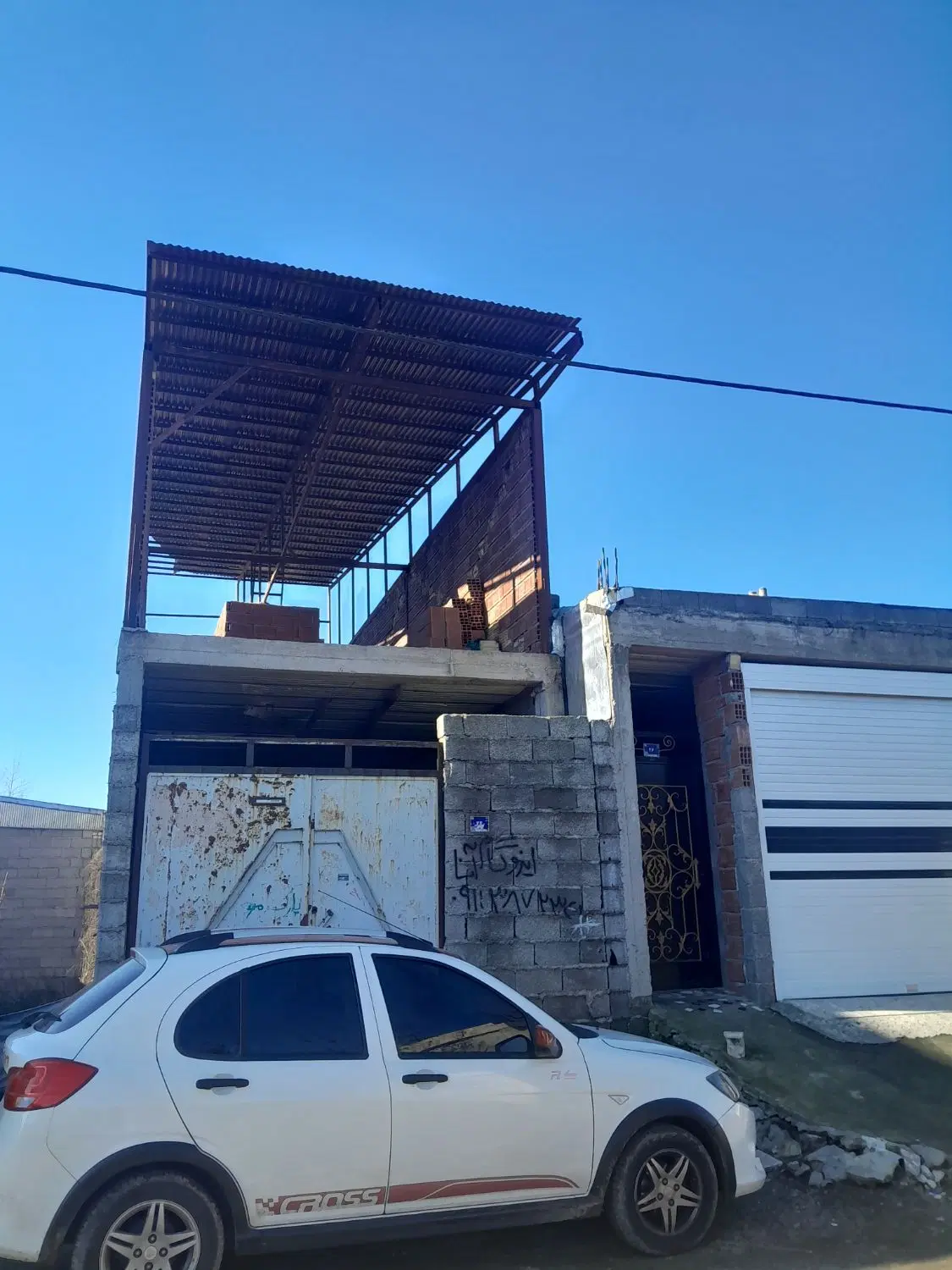 خانه نیمه ساخته دو طبقه