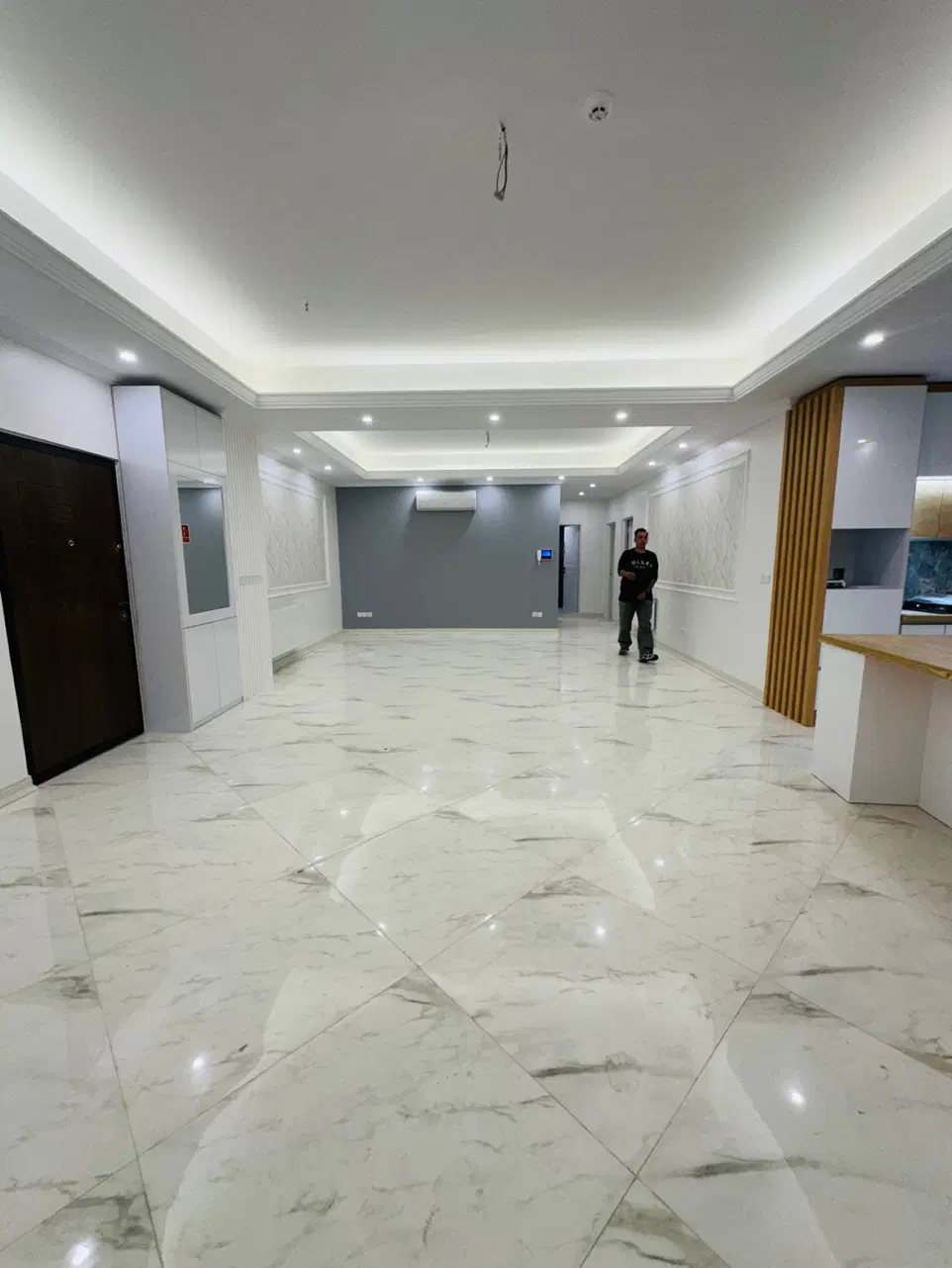 اپارتمان 142 متری*فول *گلشن