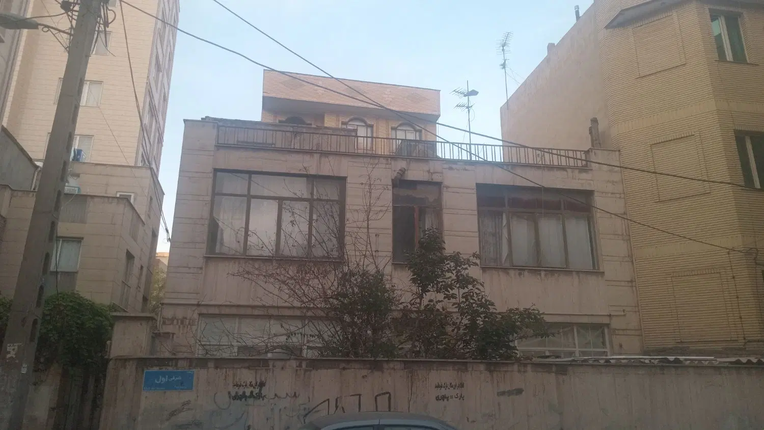 دوواحد در ساختمان دربستی حیات دار
