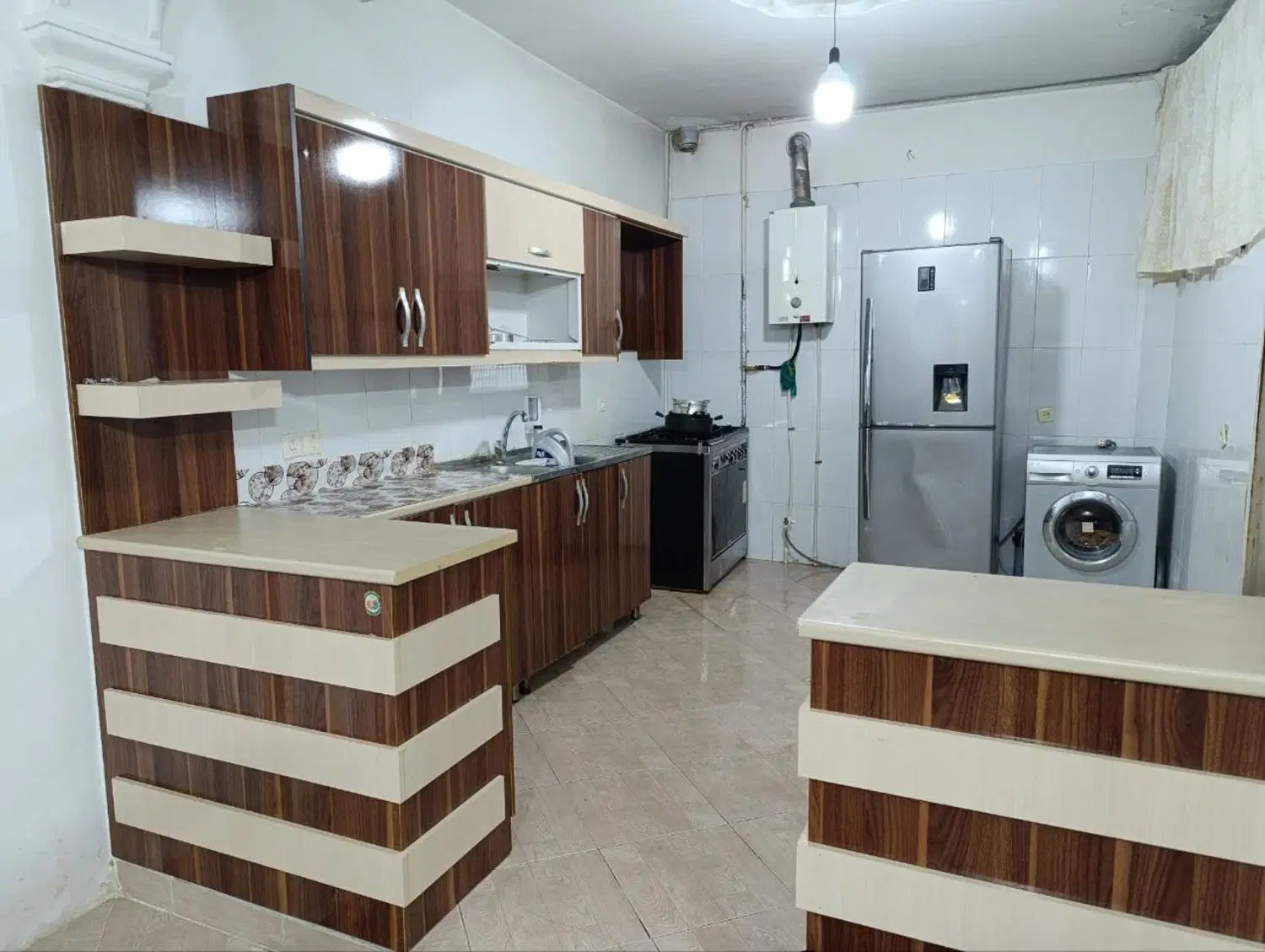 طبقه همکف از ساختمان دو طبقه 100متر باپارکینگ
