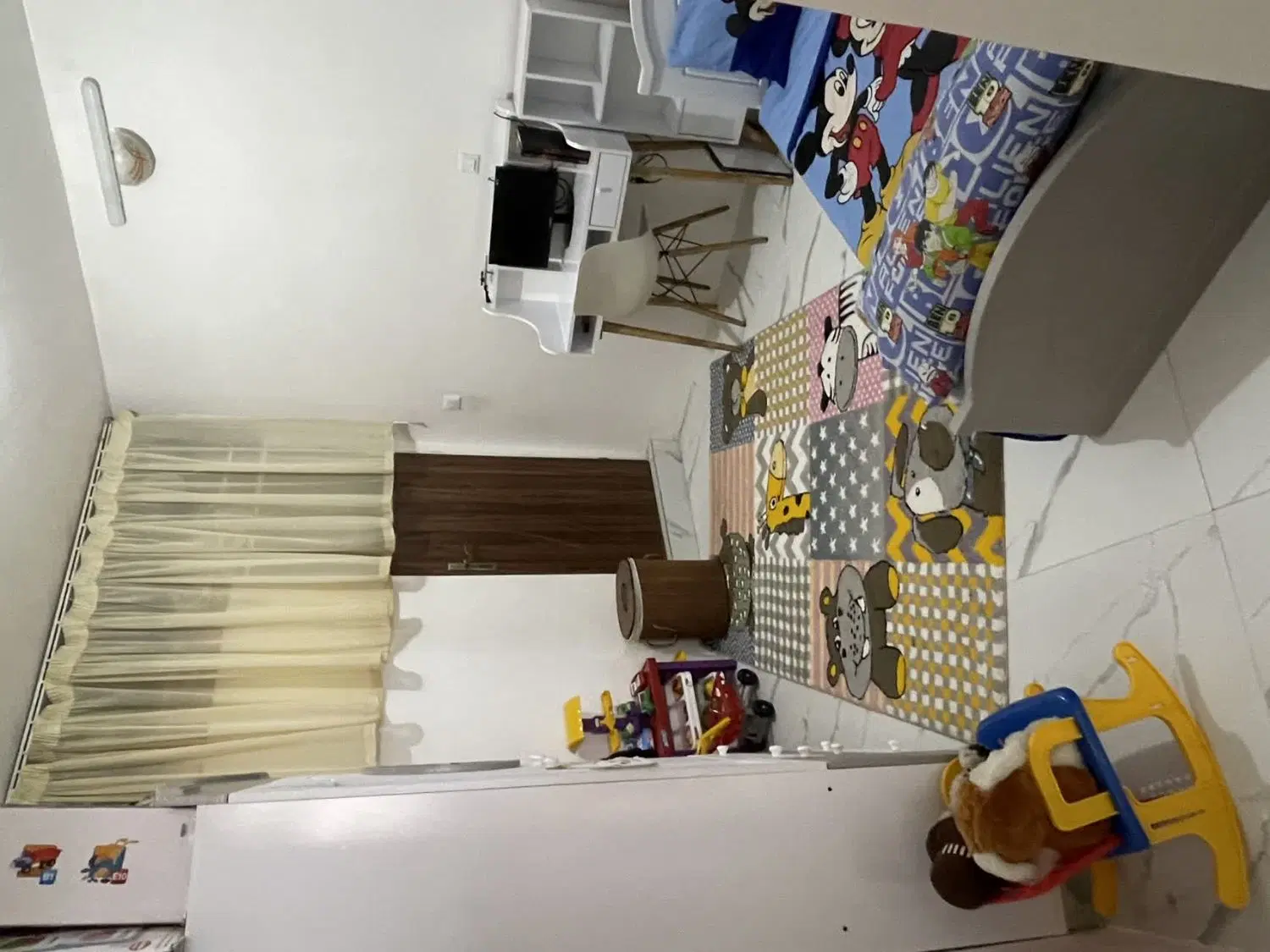 دو طبقه آپارتمان با یک مغازه ۱۸ متری