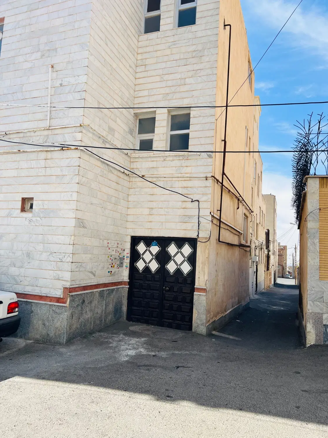 منزل مسکونی ۳ طبقه دو نبش در شهرک ارم منطقه‌۵