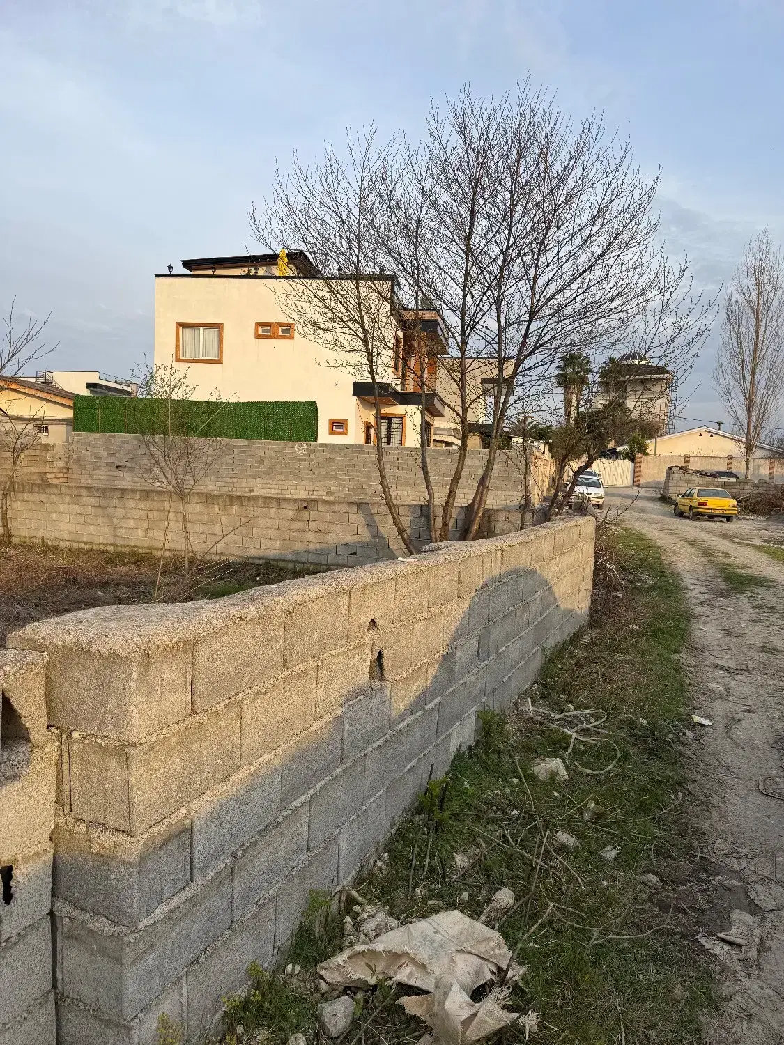 زمین مسکونی در آشوری نزدیک جاده اصلی