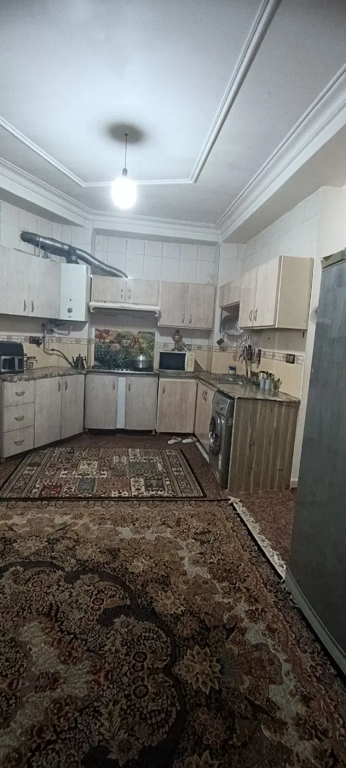 76متر با آسانسور اسلام بغل پمپ گاز سر خیابون