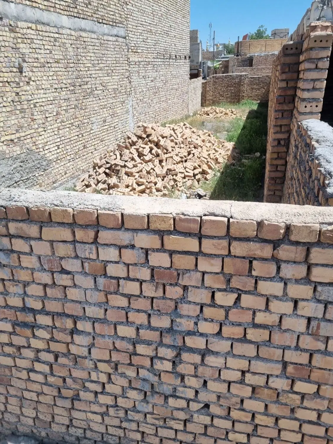 زمین استقلال 53
