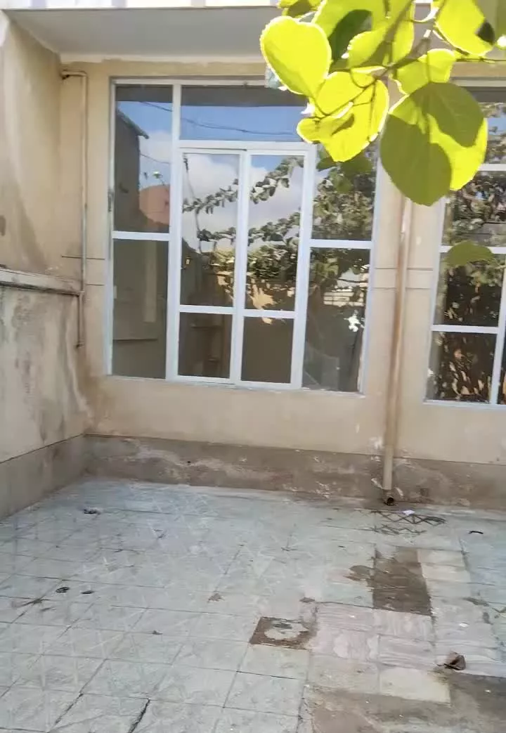 بایک مبلغ منطقی صاحب خونه شو...