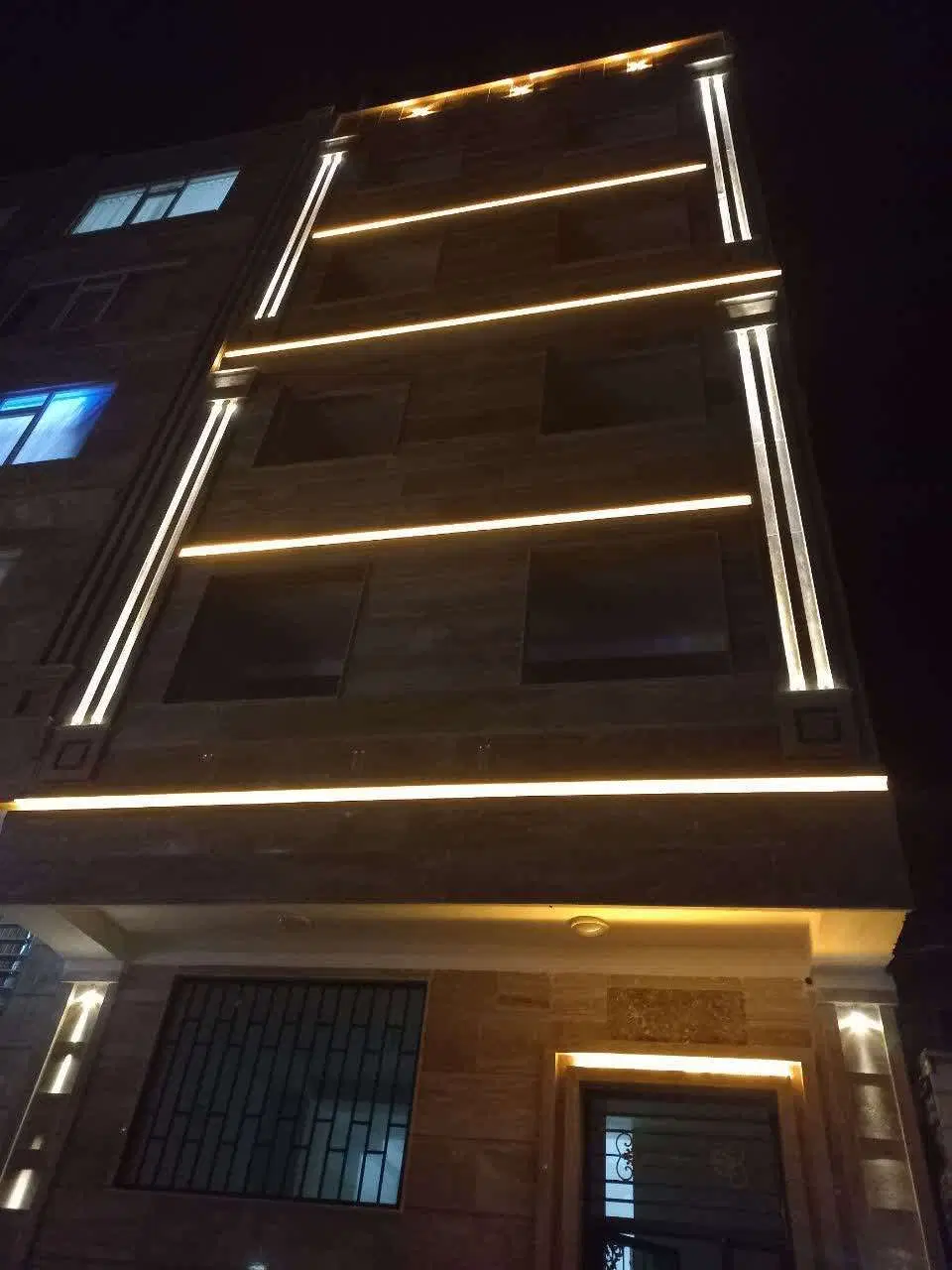 آپارتمان تک واحدی ۱۴۰ متری