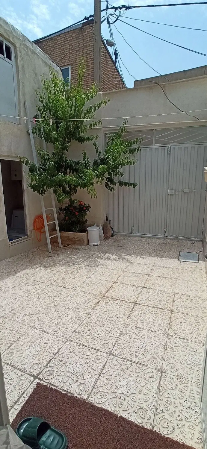 فروش یک باب خانه مسکونی شیک و ویلایی