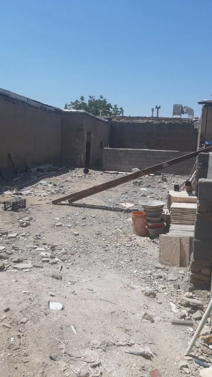 خانه نیمه کاره در روستایی طنجور