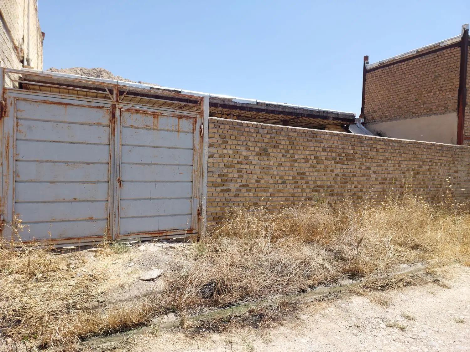 فروش منزل مسکونی نیمه ساز