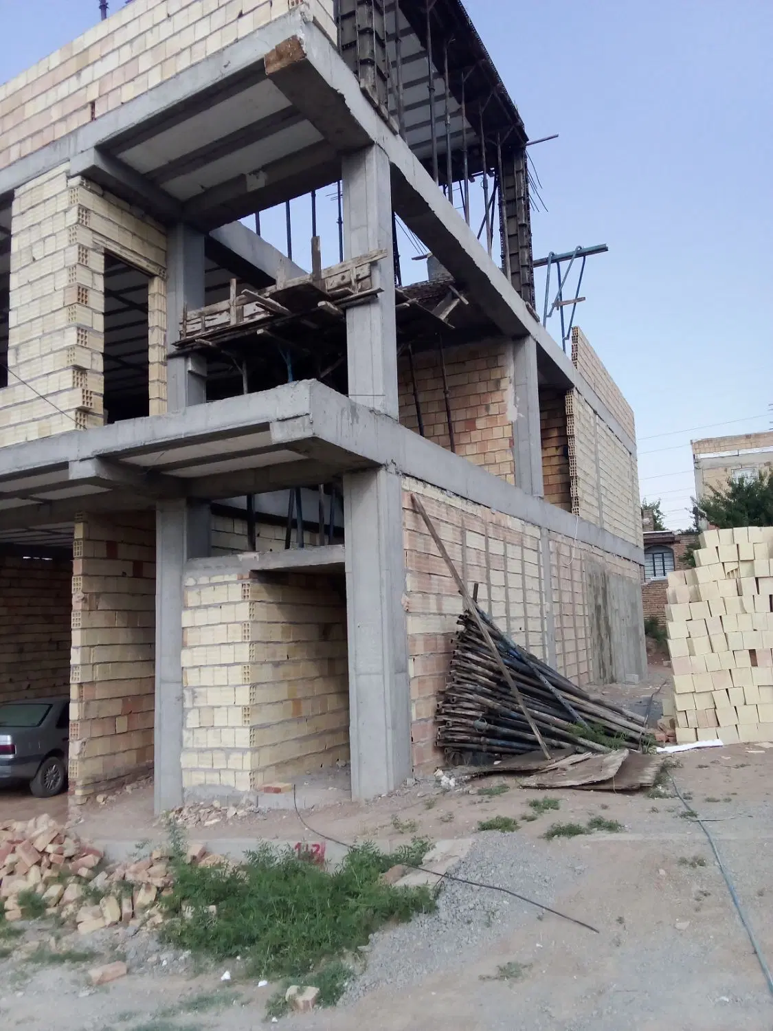 فروش ساختمان دو طبقه واقع در زیباشهر،