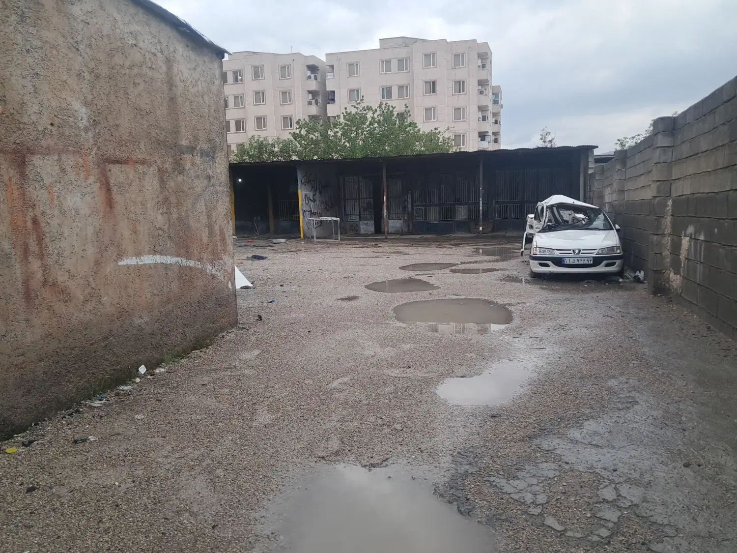 اجاره ۴ دهنه مغازه با محوطه بصورت گاراژ ( یکجا )