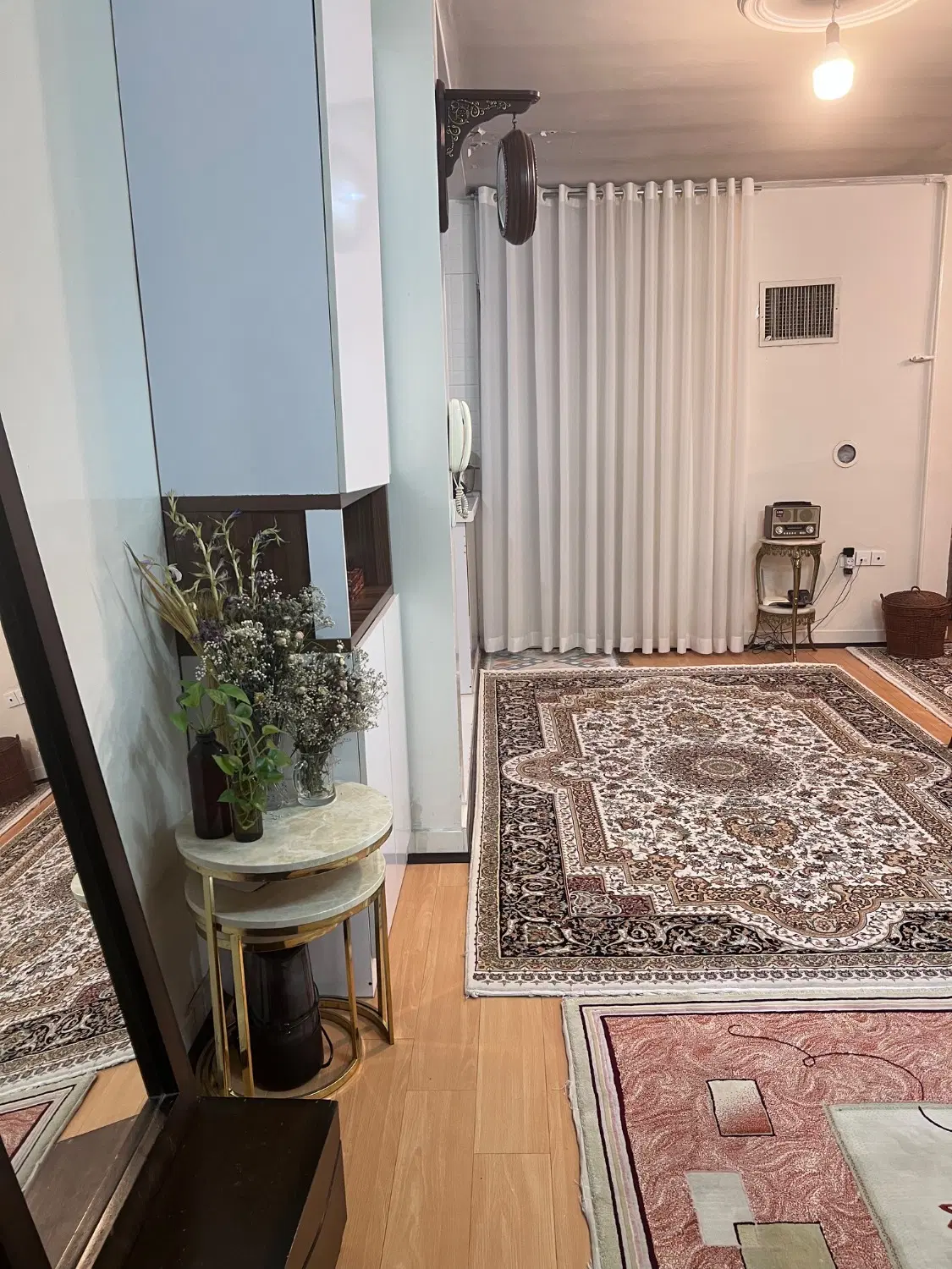 آپارتمان با آسانسور،،پارکینگ،،انباری و بالکن