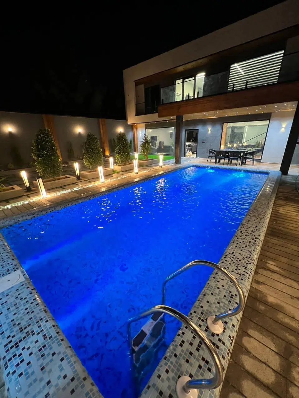 اجاره عمارت لاکچری استخرسرپوشیده و روباز